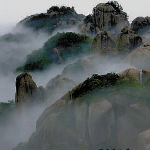 雾屏山的风与石